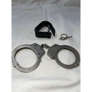 Smith & Wesson M100 Handcuffs w/Leather Hinge cover & Keys Police Collectible US